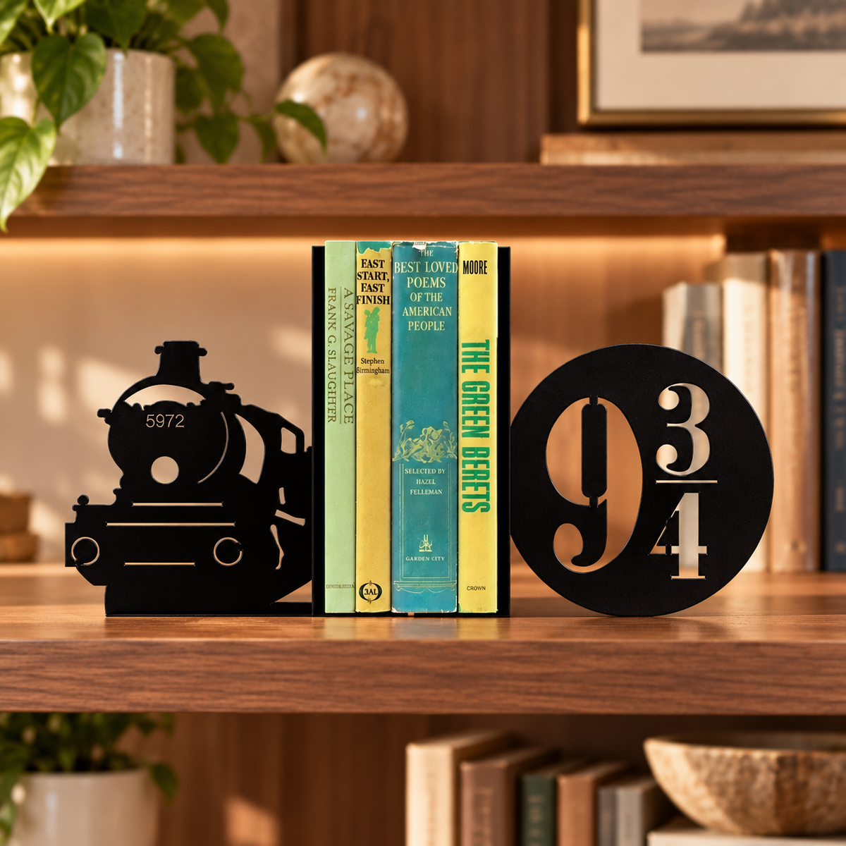 Sihirli Peron ve Buharlı Tren Kitap Tutucu
